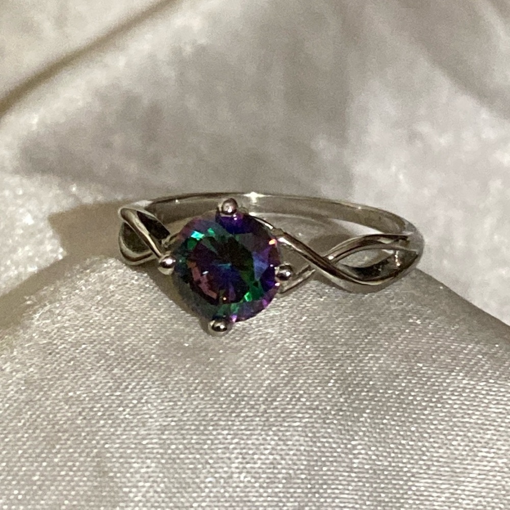 Round cut single stone .925 mystic topaz fashion ring. Ladies size 10